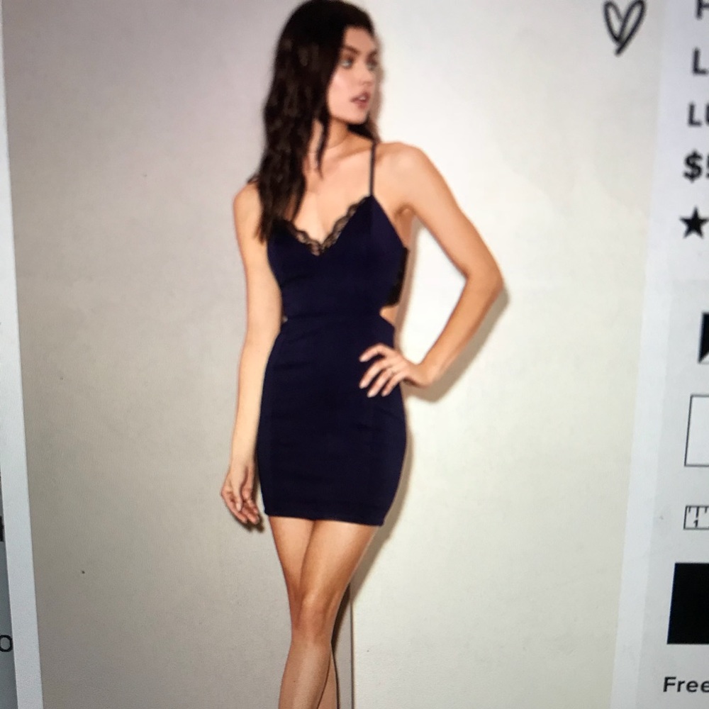 Dress - Picture 3 of 4